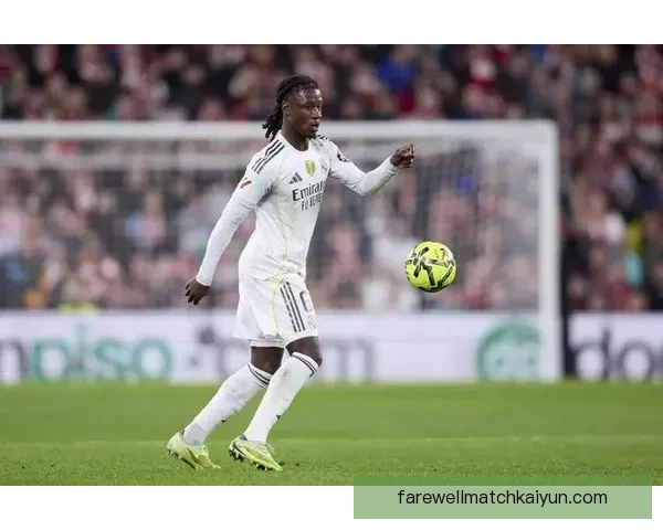 卡马文加传控能力持续提升，成为球队中场的关键一员。